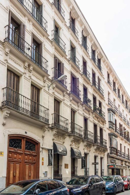 Remarkable 1BR with lovely decor in Chueca, Мадрид