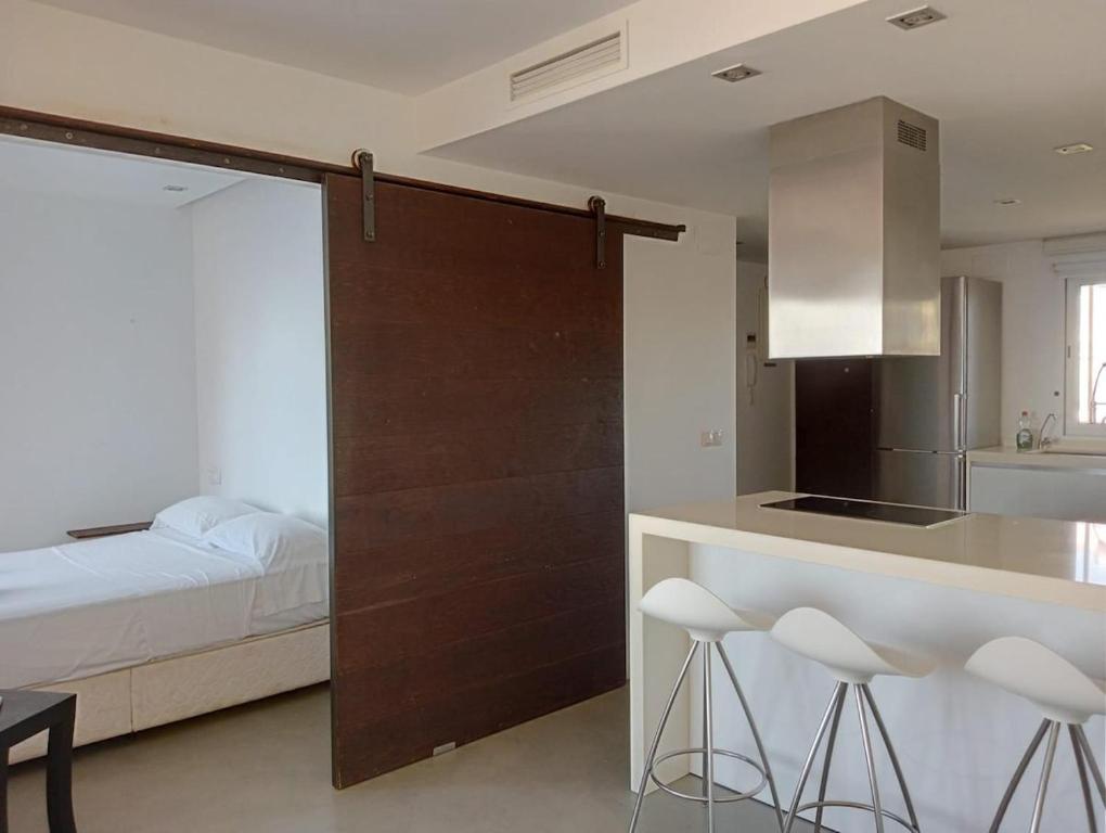 First Line Apartment Reme! - 5