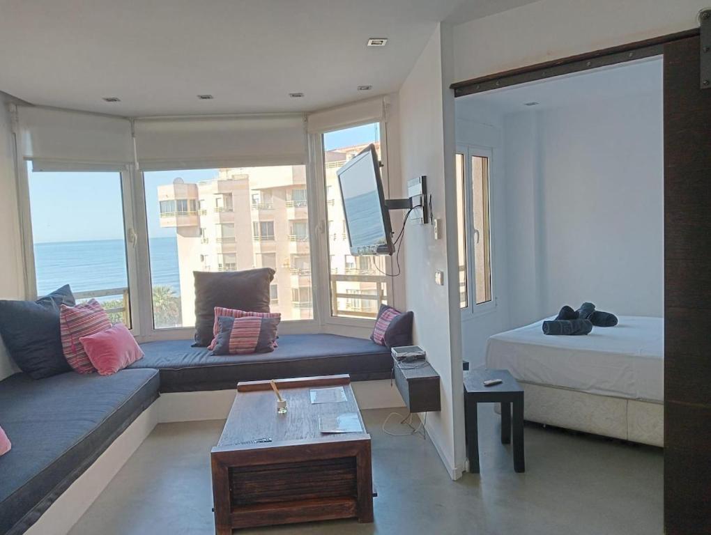 First Line Apartment Reme! - 4