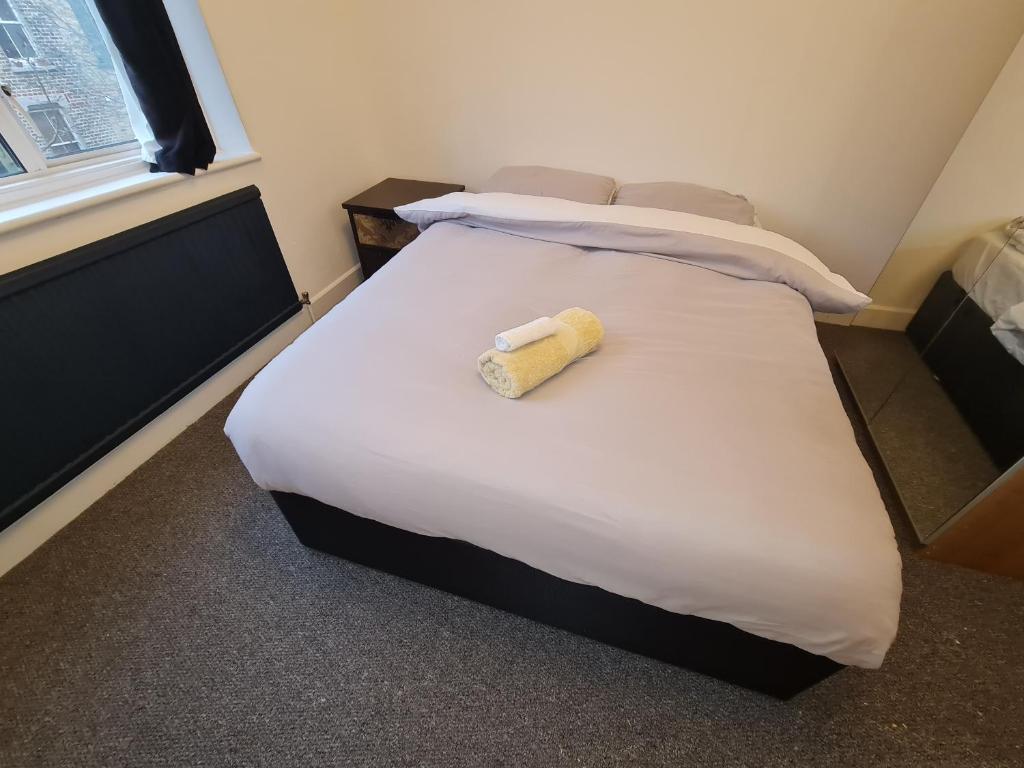 The Marshmallow, Grays