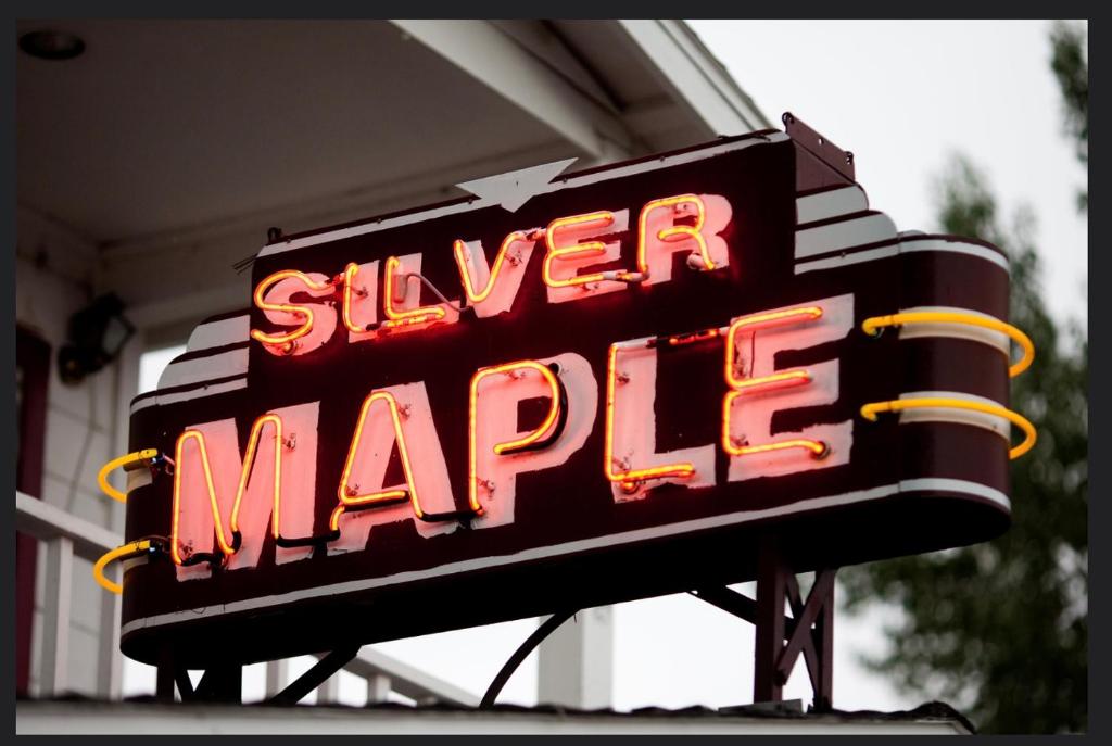 Silver Maple Inn, Bridgeport