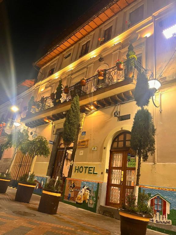 Friends Hotel & Rooftop - Historic Center & Museums - 3