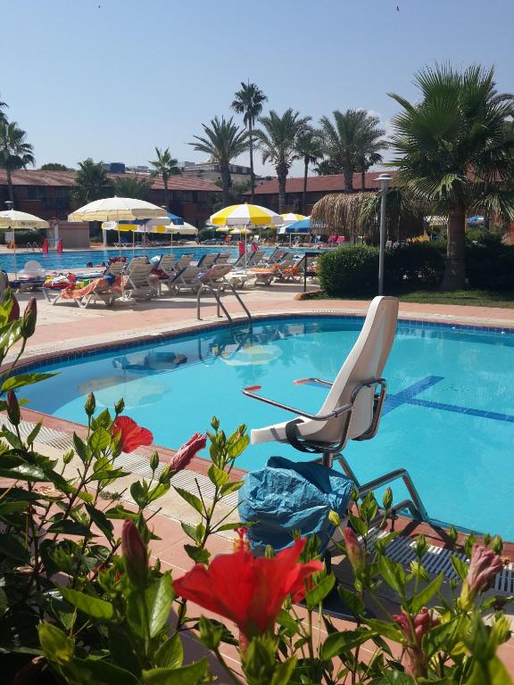 Club Turtas Beach - All Inclusive — Swimming pool in Alanya