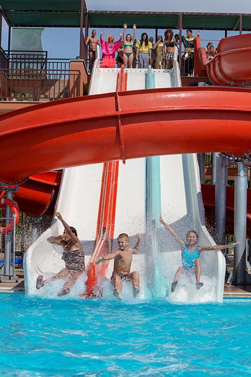 Club Turtas Beach - All Inclusive — Swimming pool in Alanya