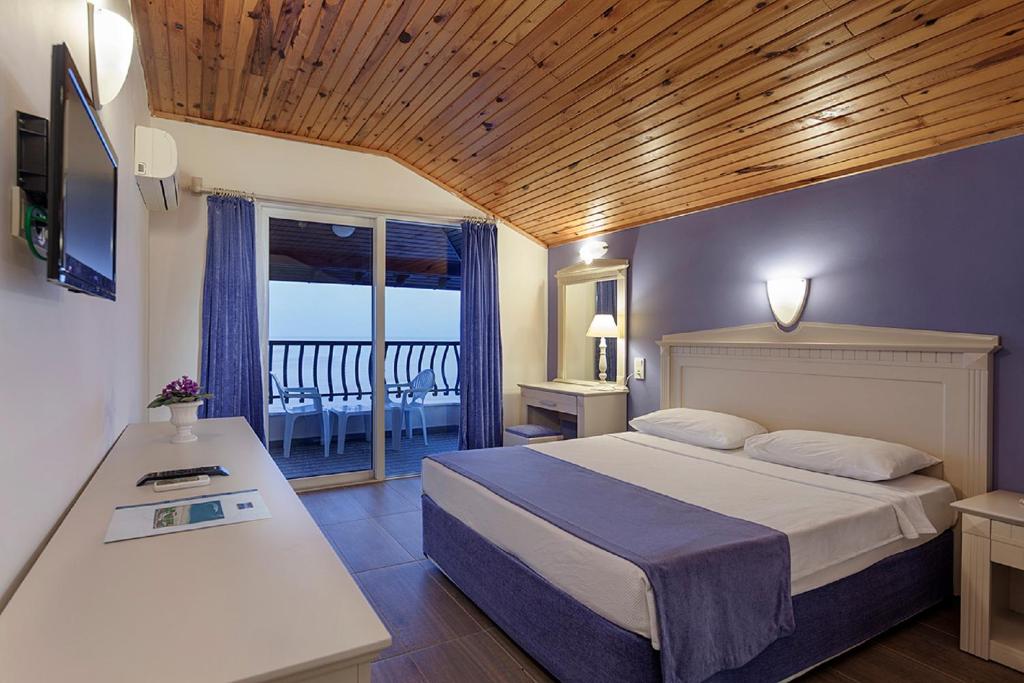 Club Turtas Beach - All Inclusive — Hotel rooms in Alanya