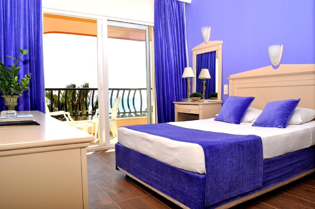 Club Turtas Beach - All Inclusive — Hotel rooms in Alanya