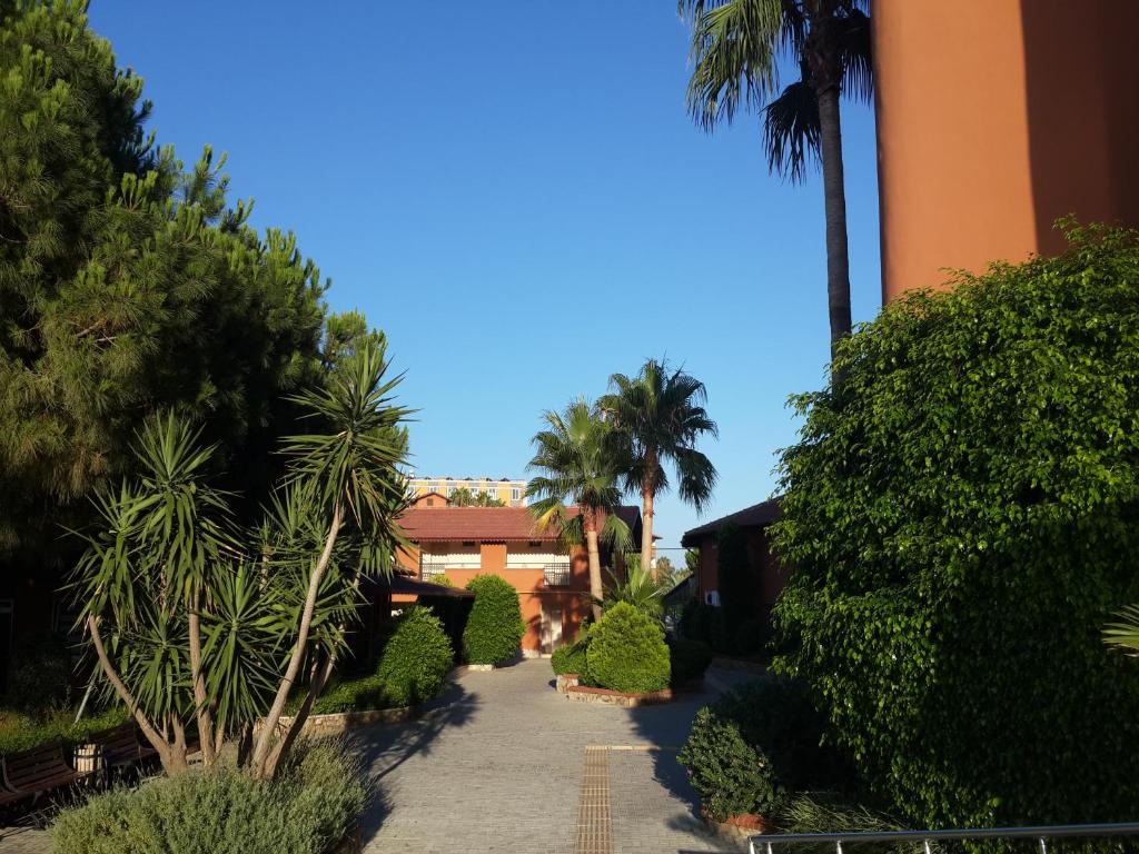 Club Turtas Beach - All Inclusive — Hotel building in Alanya