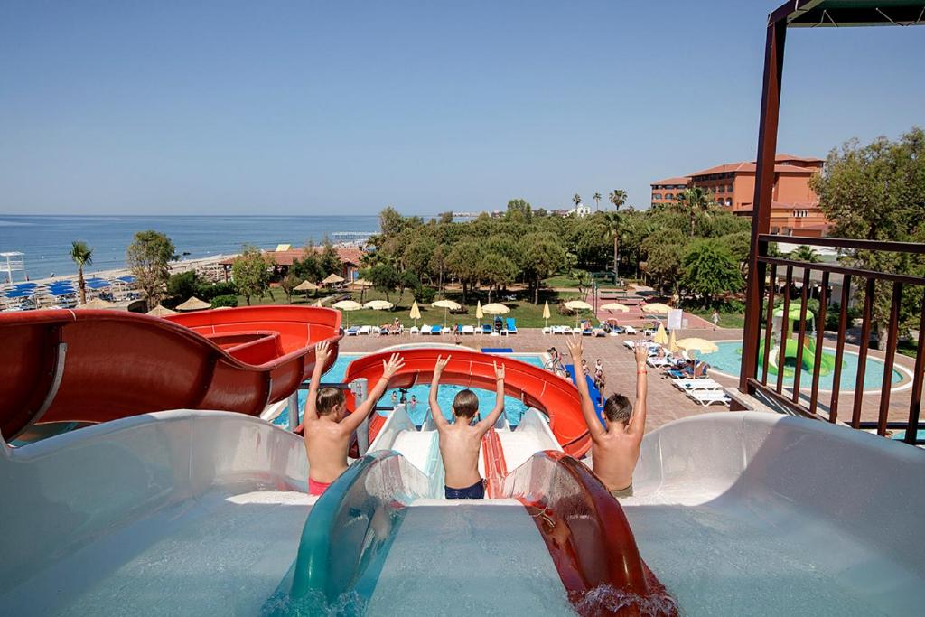 Club Turtas Beach - All Inclusive — Swimming pool in Alanya