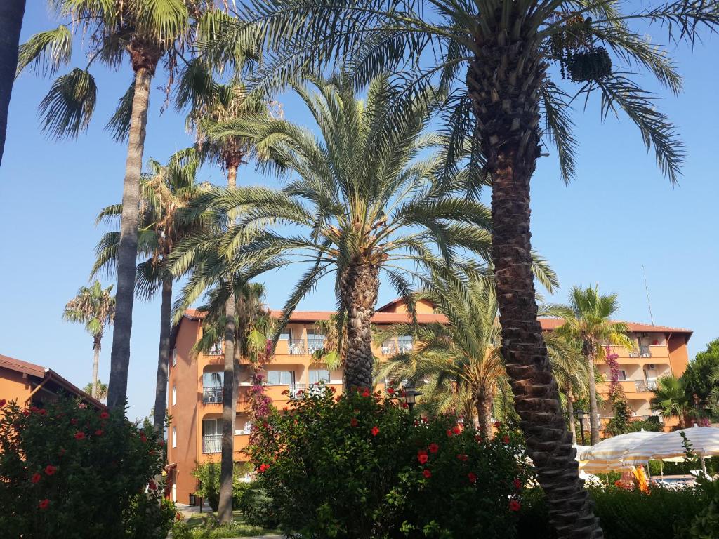 Club Turtas Beach - All Inclusive — Hotel building in Alanya