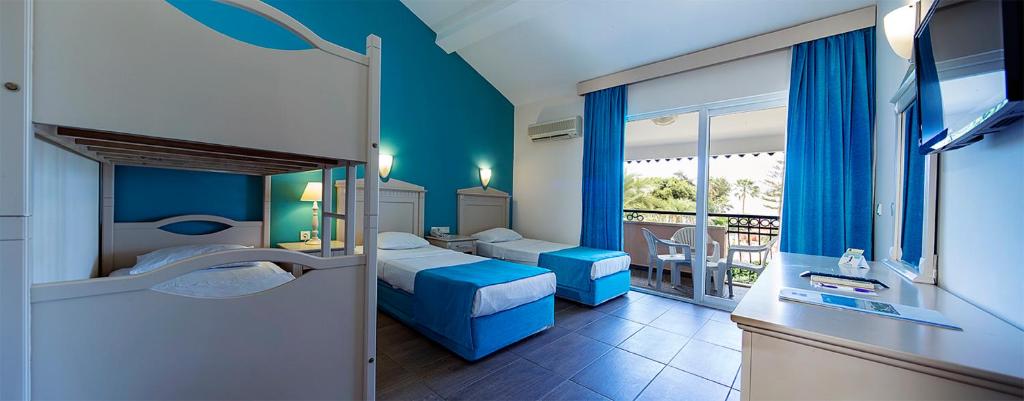 Club Turtas Beach - All Inclusive — Hotel rooms in Alanya