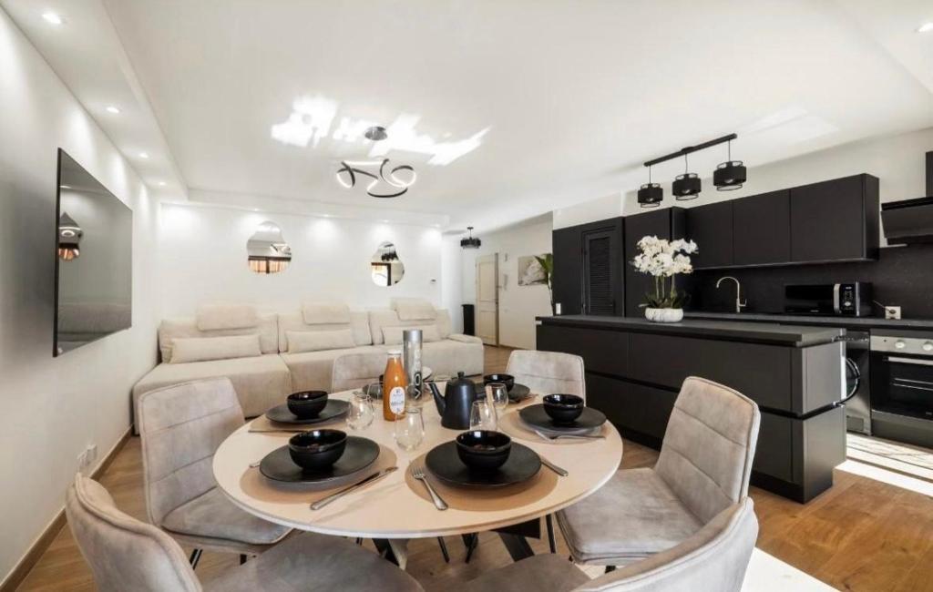 Appartement haut standing - Luxury apartment - Cannes- Croisette- Centre ville- Vue Tennis -Vue Piscine -Parking privé - Terrasse- Plage - 4
