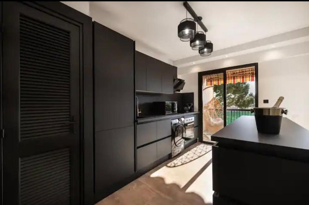 Appartement haut standing - Luxury apartment - Cannes- Croisette- Centre ville- Vue Tennis -Vue Piscine -Parking privé - Terrasse- Plage - 2