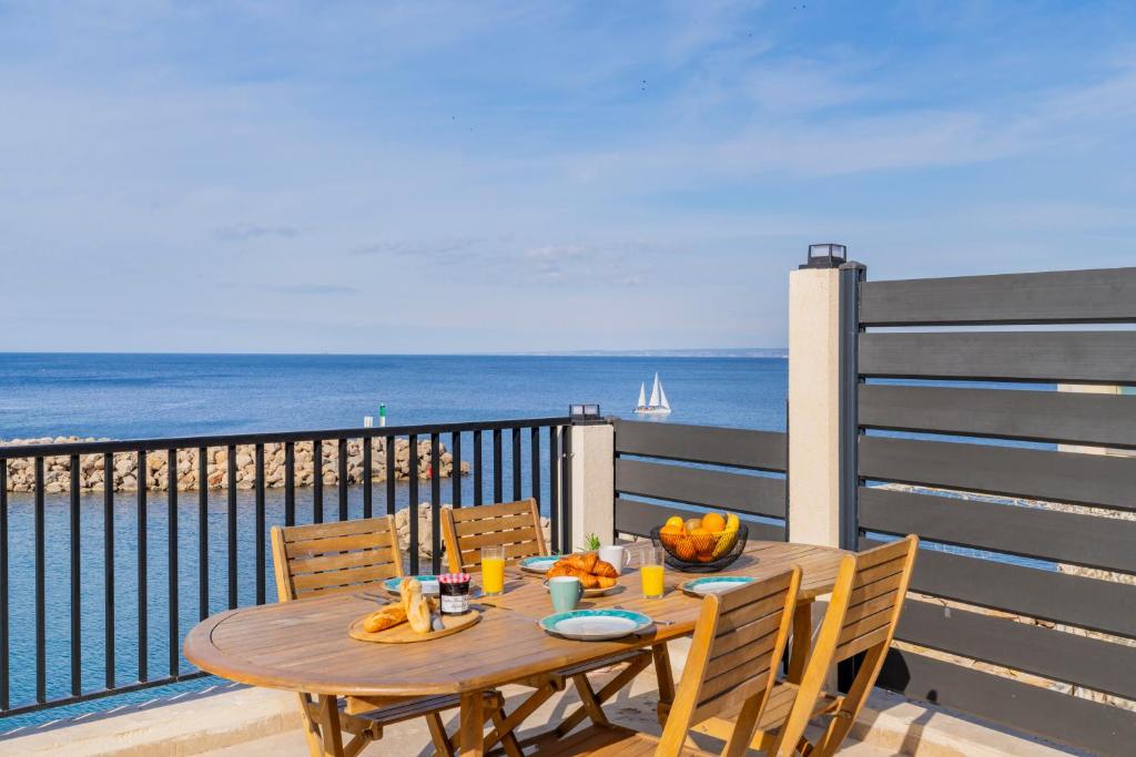 Résidence Les Goudes, appartements accés direct à la plage, vue mer, Marseille