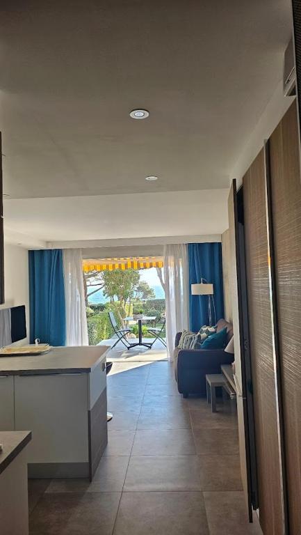 Appartement les pieds dans l'eau avec terrasse et jardin - 2
