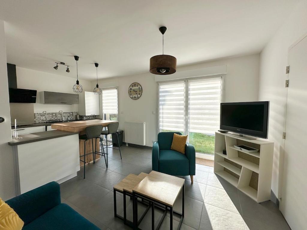 Maison neuve & lumineuse avec jardin - 2