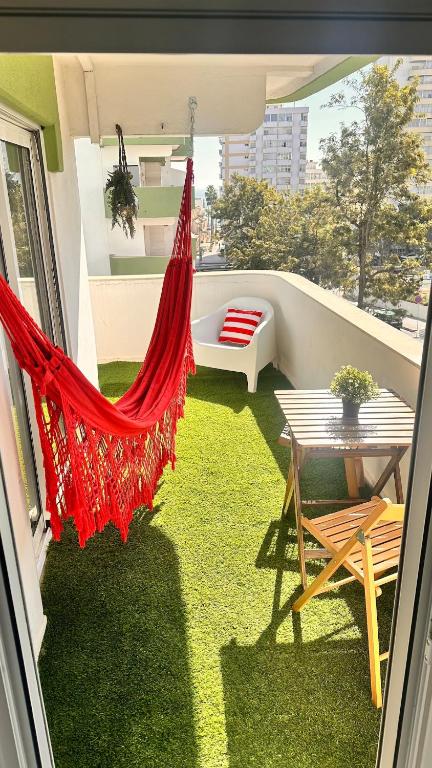 Bright & Stylish 2bedflat 5min Walk to beach in Quarteira Vilamoura, Quarteira