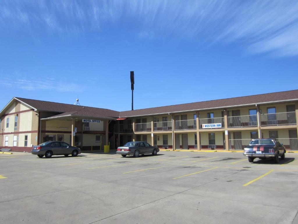 First Western Inn - Fairmont City photo