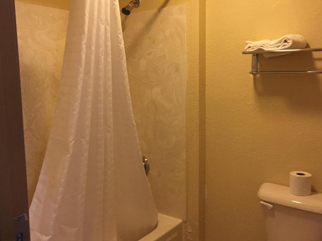 First Western Inn - Fairmont City photo