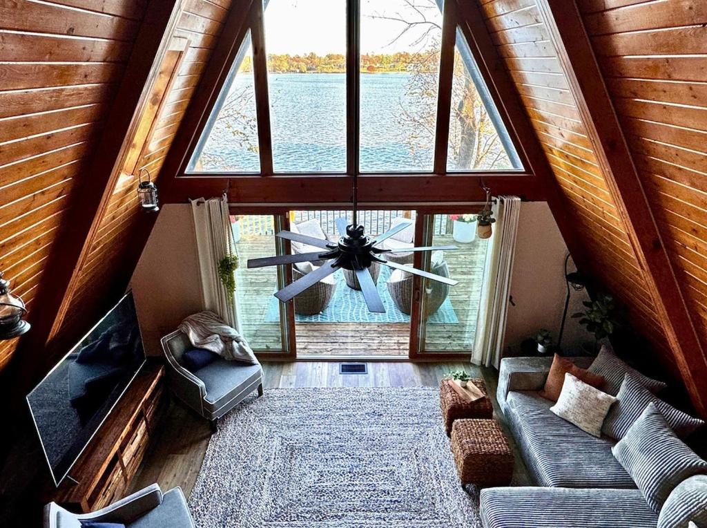 Lakefront, Water toys, Hot Tub, Swim and Boat Dock, Decatur