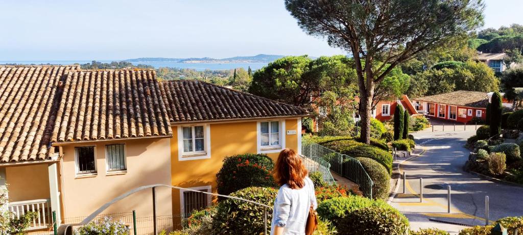 Jolie appartement PIERRE & VACANCES avec vue sur mer St TROPEZ - 5