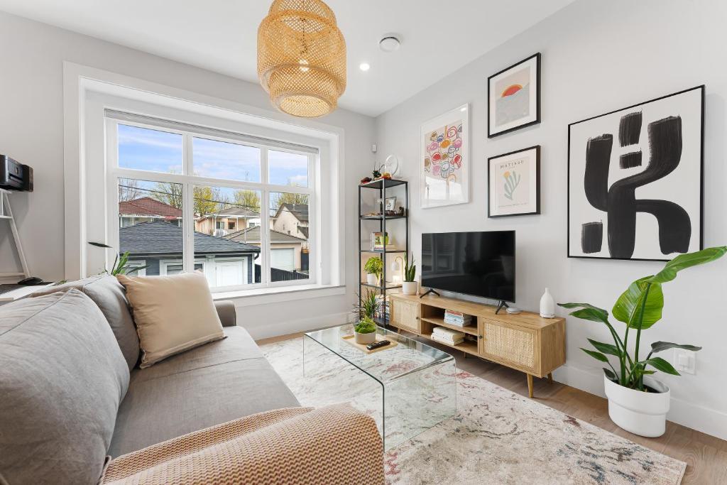 Charming 3BR Home in a Lovely Vancouver Neighborhood, Vancouver