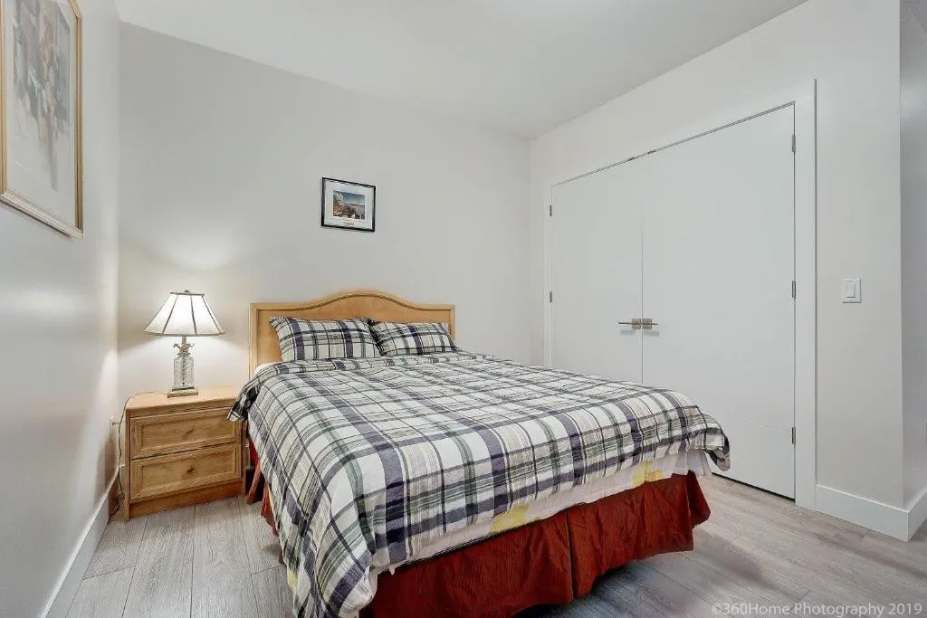 D Peaceful Stay in Queen Room -Dedicated Bathroom, hotel v destinaci West Vancouver