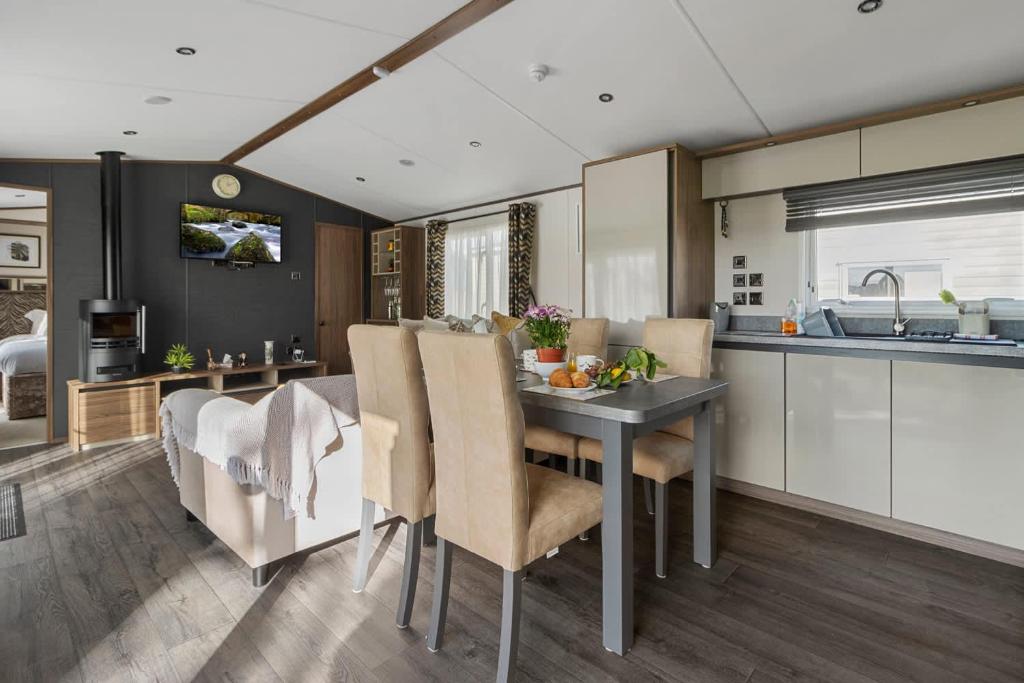 Peaceful Lake Retreat, Cheriton Bishop photo 4
