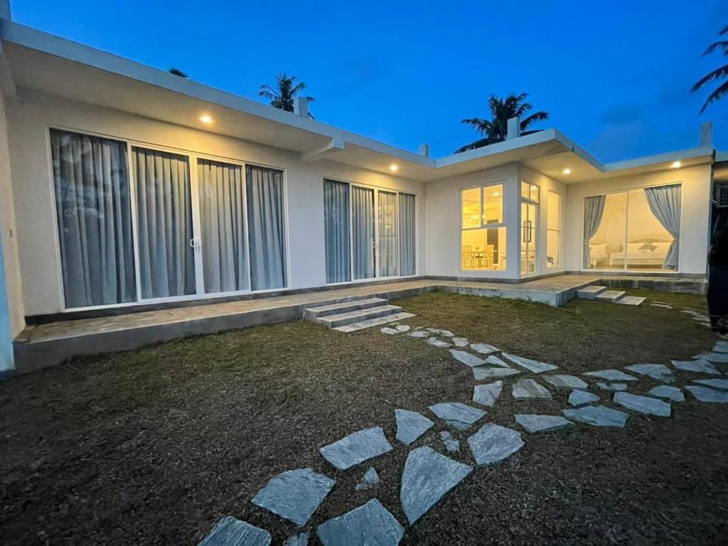 Serene Lull Hikkaduwa, Beach View Villa, Pereliya