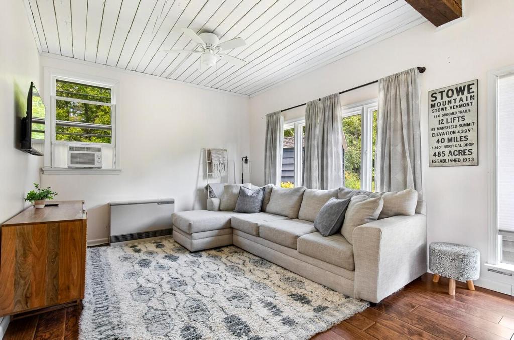 Cozy 2bdrm with Pond View - Best Location!, Stowe