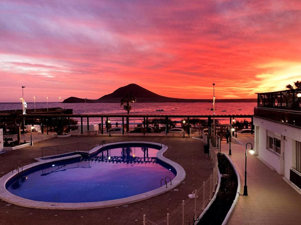 Stunning front line penthouse sea and pool, El Médano