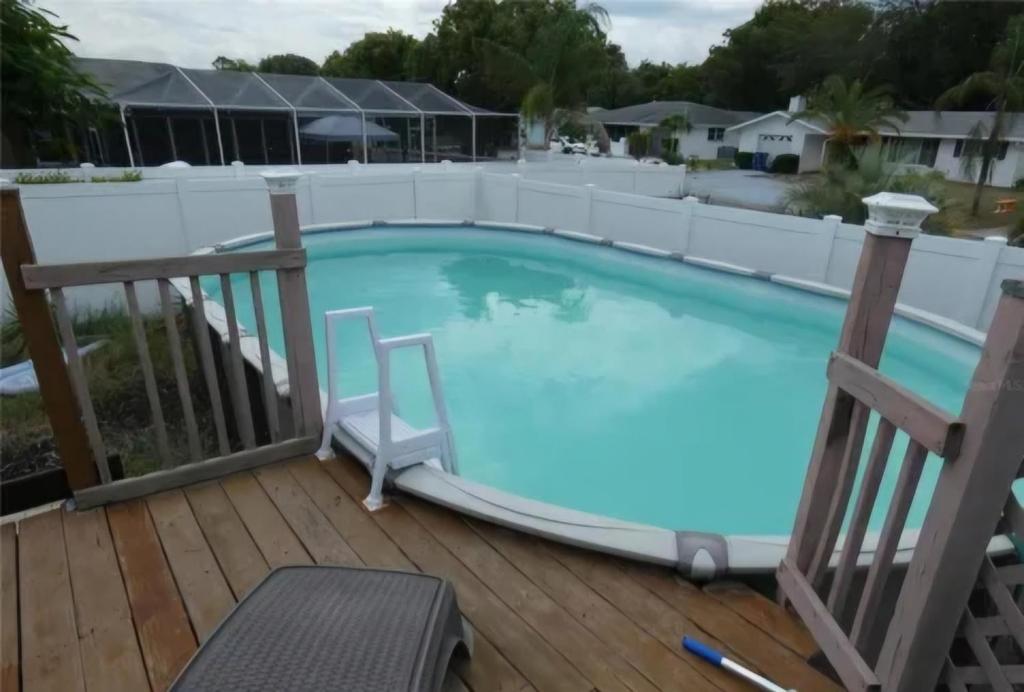 Beautiful specious pool house, feel home, Port Richey