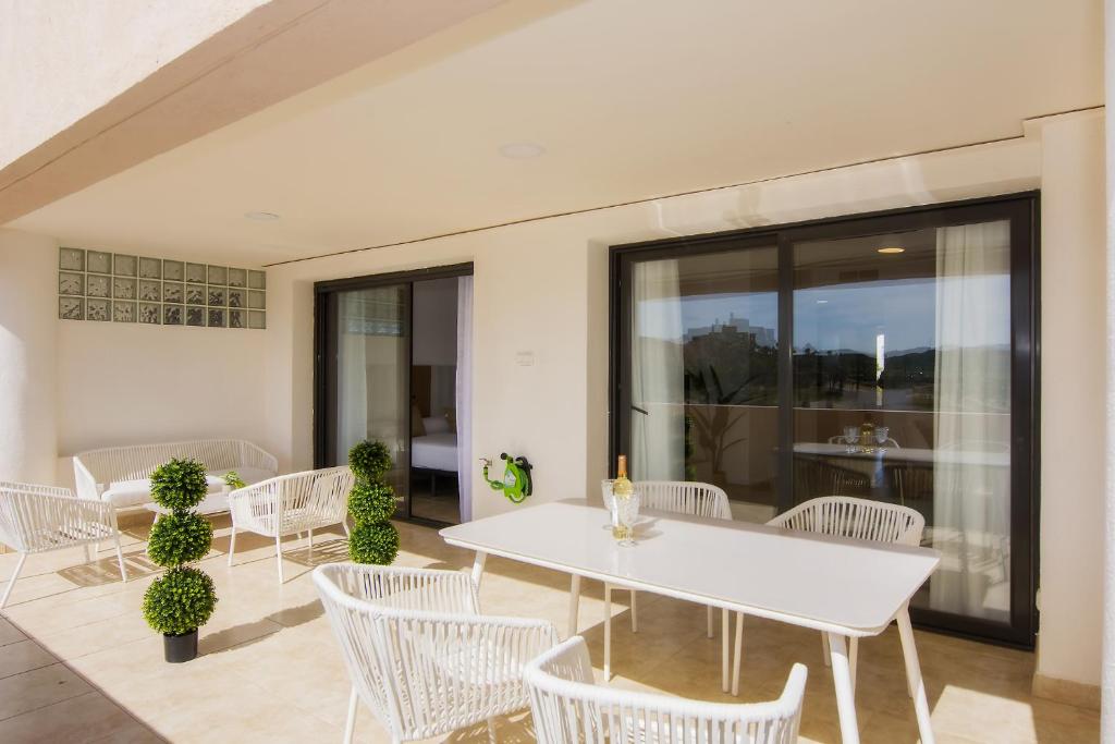 A Estrenar con Terraza Piscina y Parking Gratis - 2