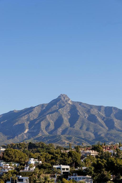 MARBELLA BANUS SUITES - Senorio de Aloha Mountain & Sea Views - 5
