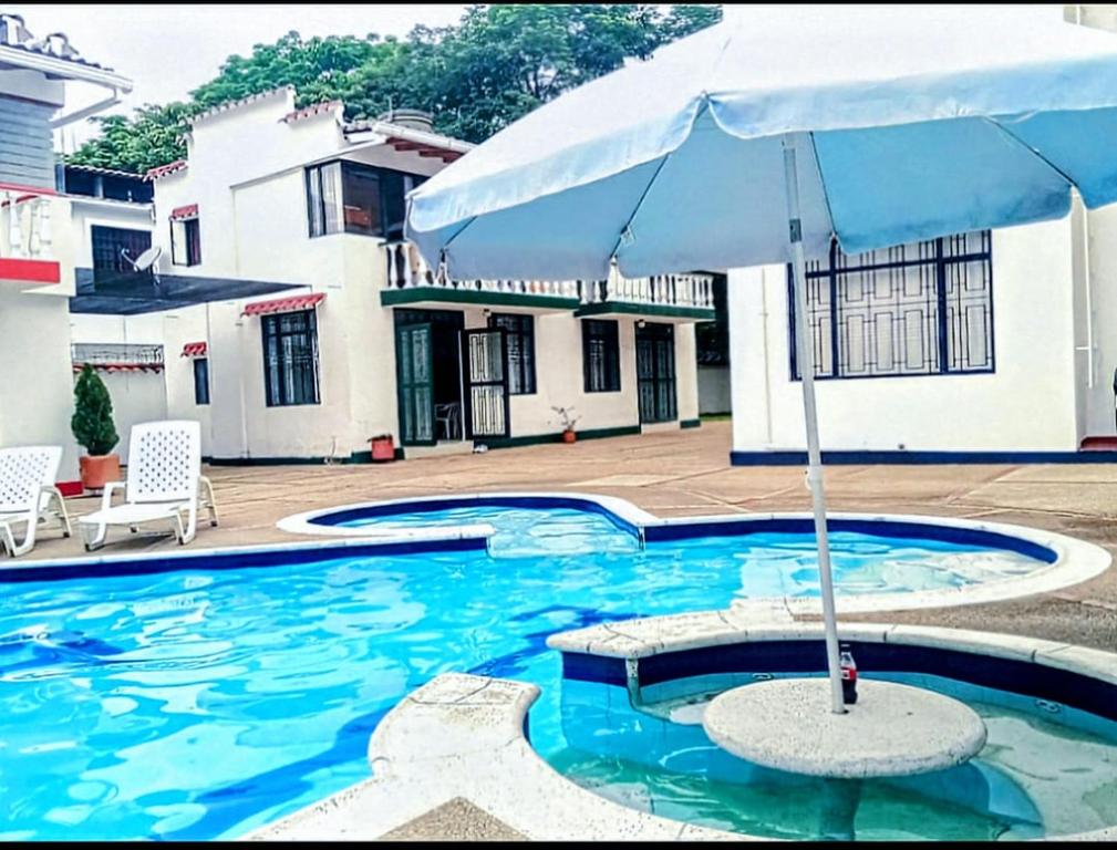 Casa campestre con piscina y jacuzzi en Melgar - 1