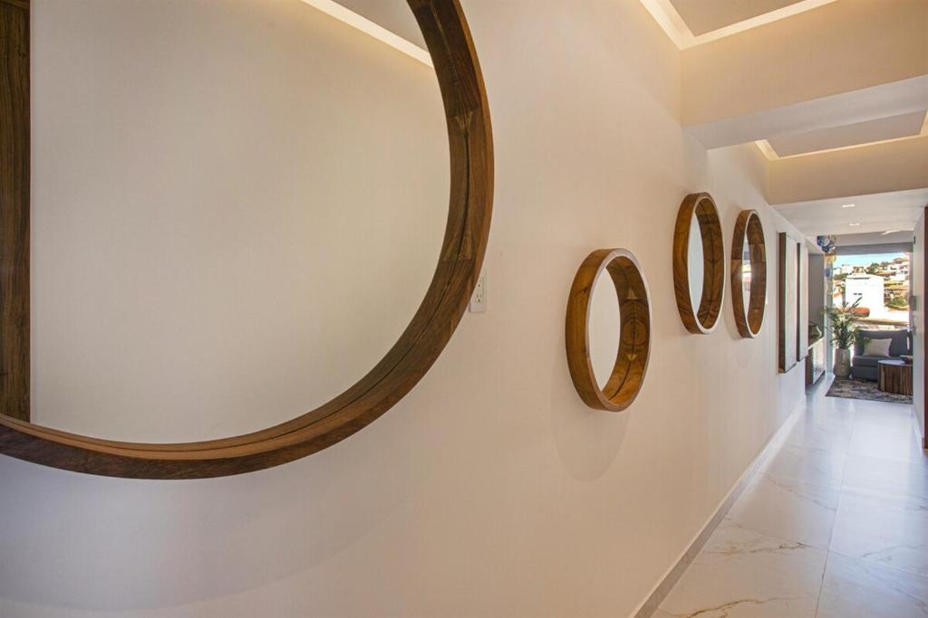DVine Escape Chic 2BR 2BA with Rooftop Pool and Oasis - 2