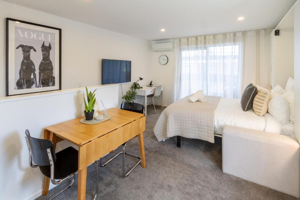 Charming Studio with desk space near South City Mall, Christchurch