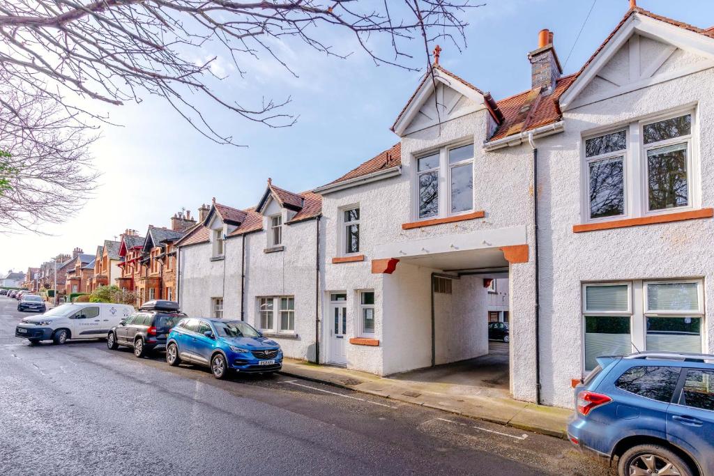 Classy private spacious flat, North Berwick