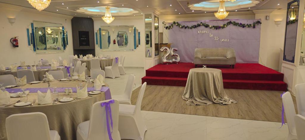 Banquet hall
