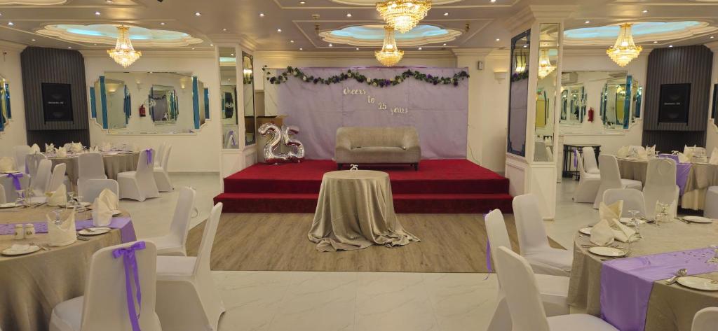 Banquet hall
