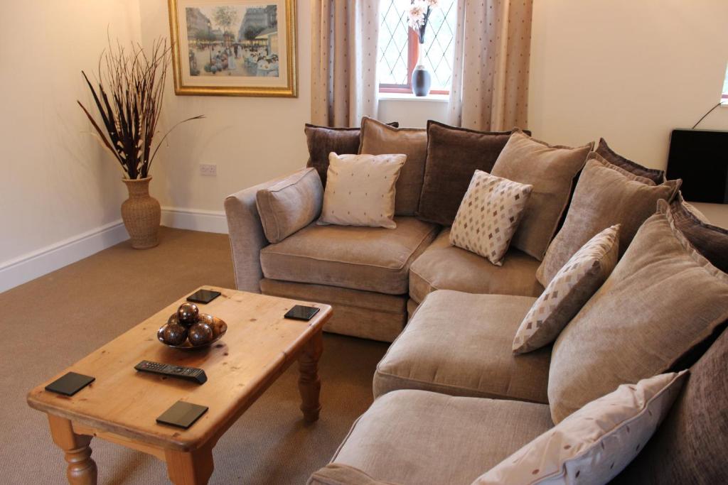 Shared lounge/TV area