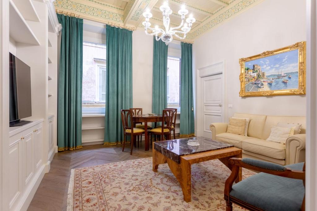 Spanish Steps Luxury Apartment - 2