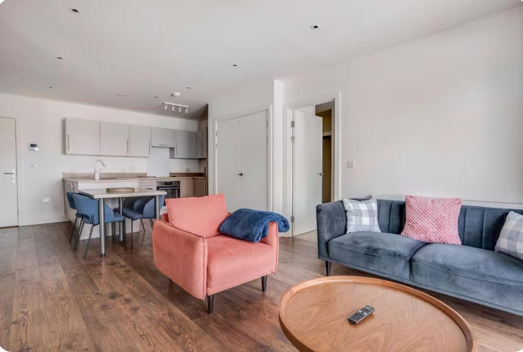 Modern, Spacious 2bed, 2bath apartment in Barking, Barking