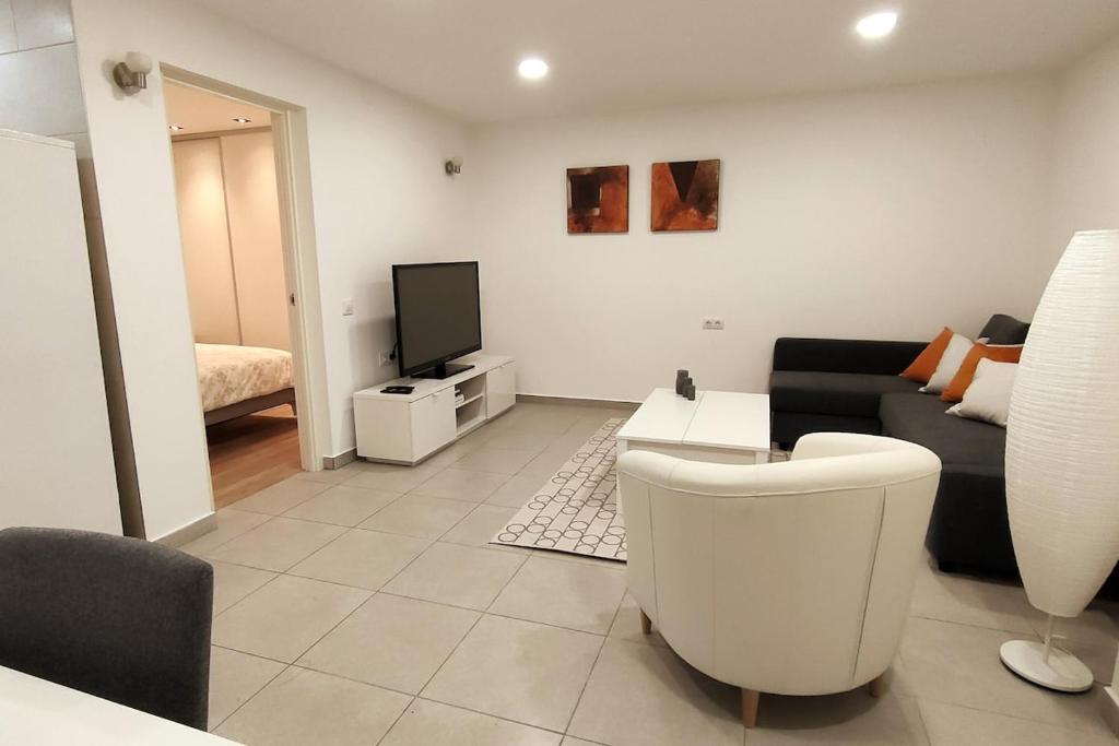 Cozy detached apartment with pool, Castelldefels