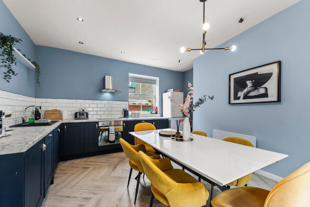 The Gatsby 3 Bed Abode with Harbour Views, Whitby