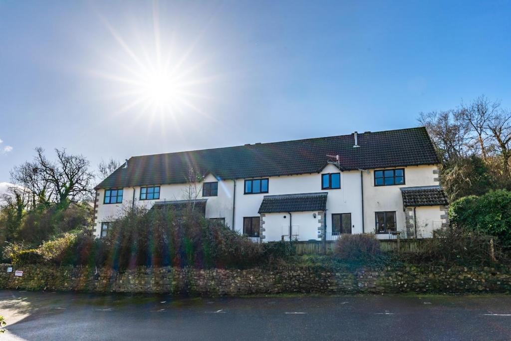 Honeysuckle Cottage - Your Seaside Escape in Beer, Beer