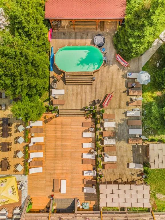 Villas Mura with SPA & Hot Swimming Pool，位于波罗维茨的酒店