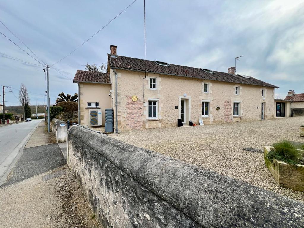 Chez Marcel - Maison 3 chambres, Lussac-les-Châteaux