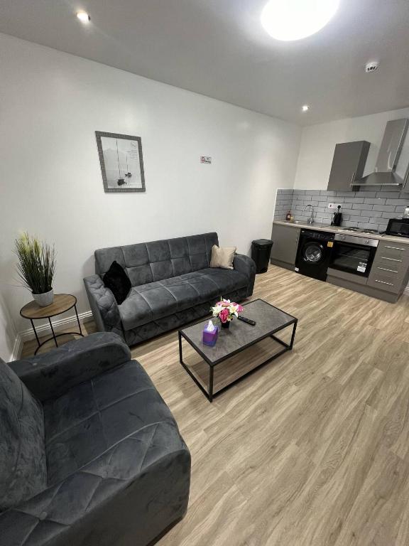 Smart Tv Wm With Sofa Bed Free Parking, Liverpool