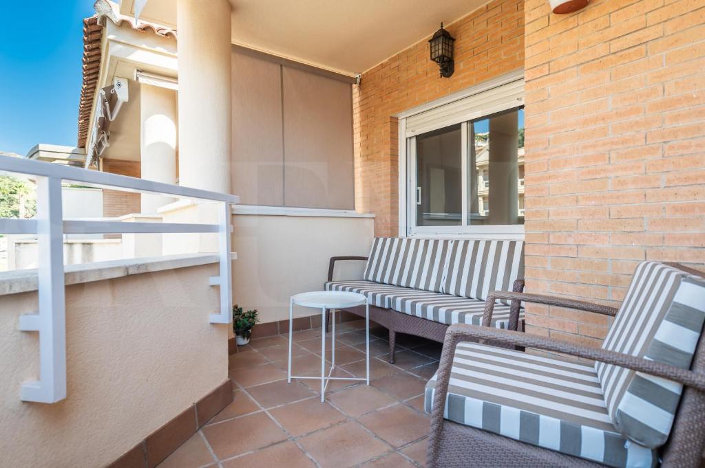Seaside stay with large terrace, pool & parking REMS - 4