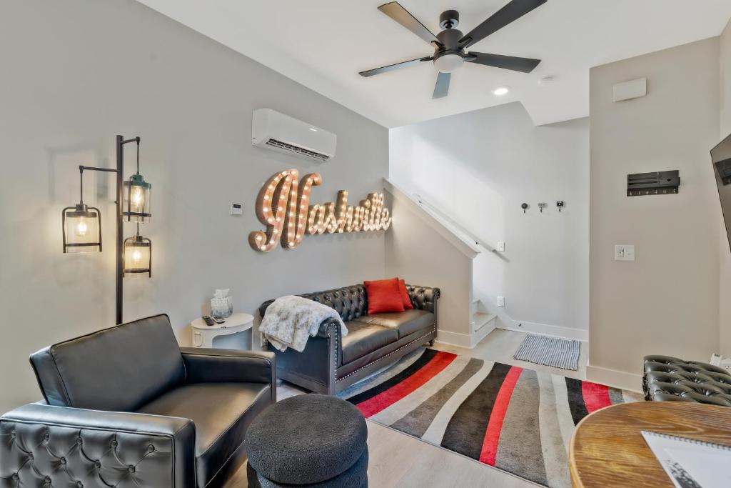 10 Min Drive Downtown, Roof Deck, Pet Friendly, Nashville